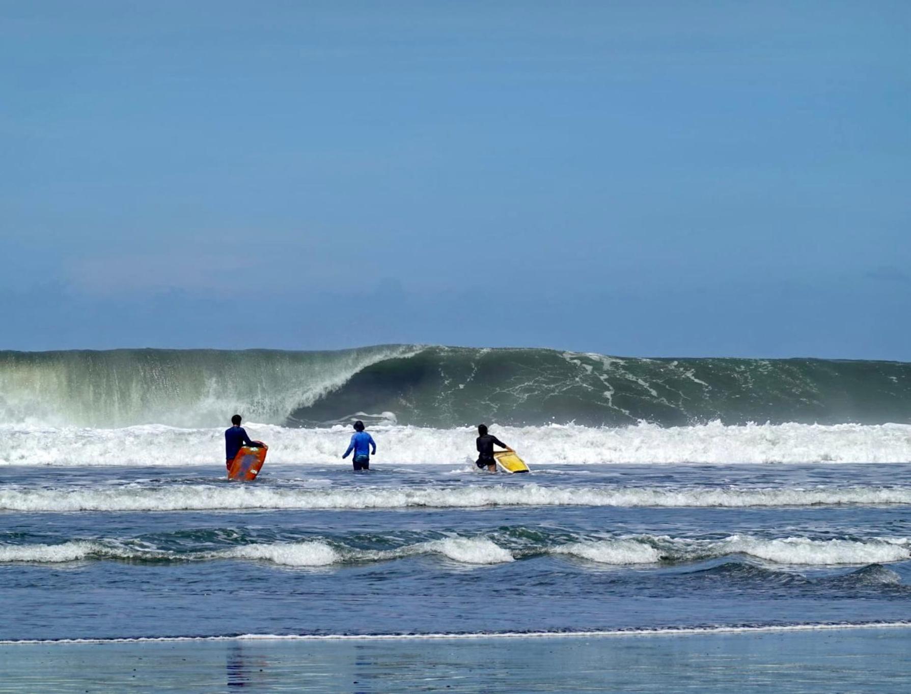 Miguel Surf Camp Hotel Quepos Kültér fotó