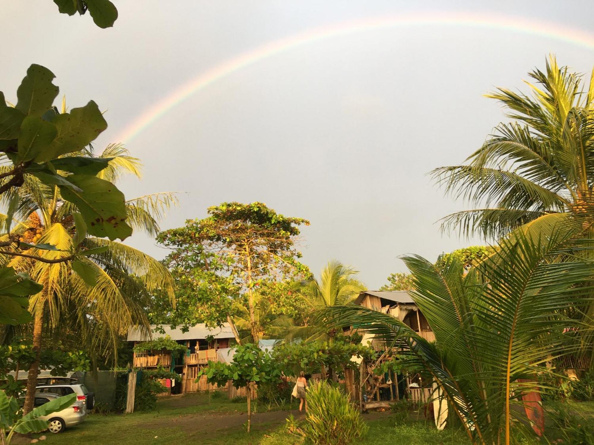 Miguel Surf Camp Hotel Quepos Kültér fotó